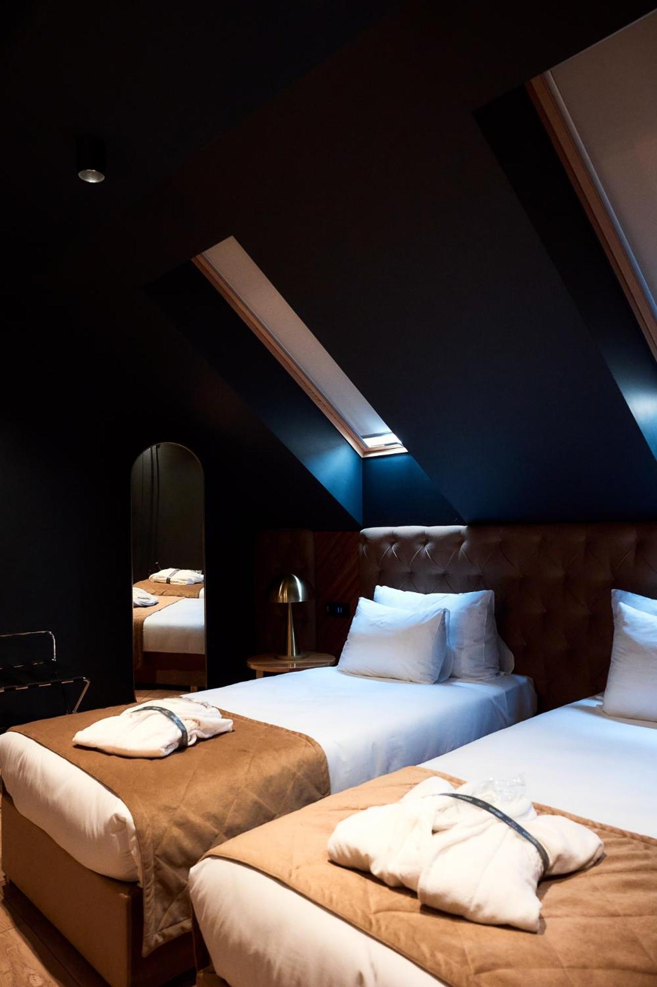 Hotel Viena Satu Mare Luaran gambar